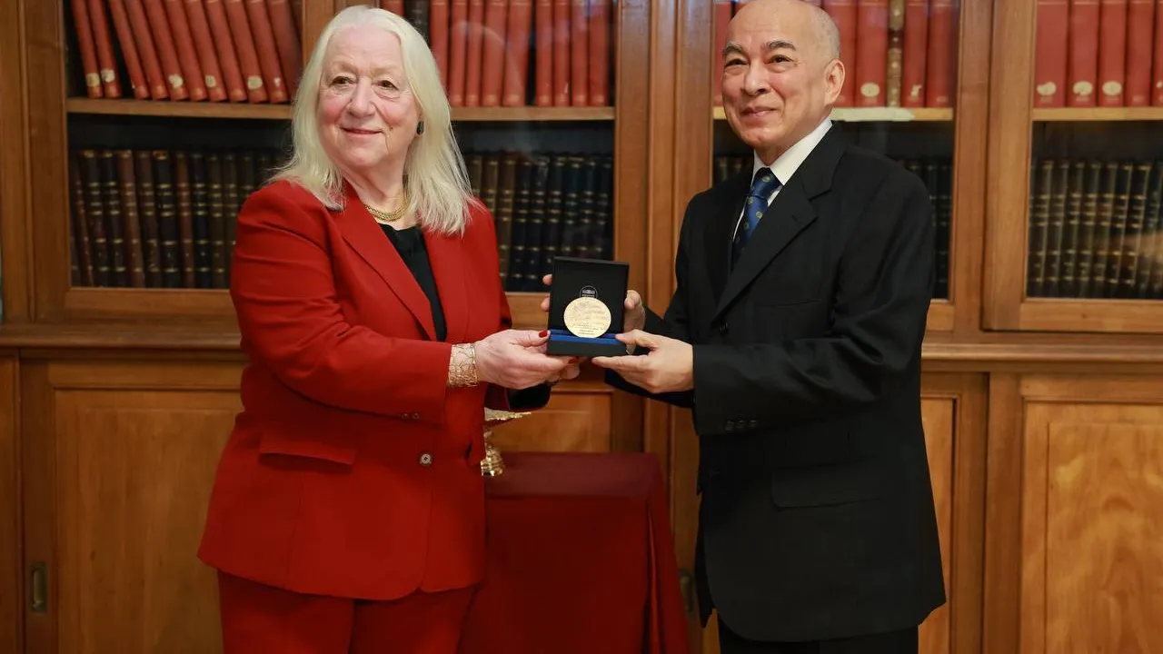 សម្ដេចធិបតី ហ៊ុន ម៉ាណែត ថ្វាយសារលិខិតអបអរ​ព្រះករុណាព្រះមហាក្សត្រកម្ពុជា បានចូលជាសមាជិកសមាគត នៃបណ្ឌិត្យសភាវិទ្យាសាស្ត្រនៅប្រទេសបារាំង