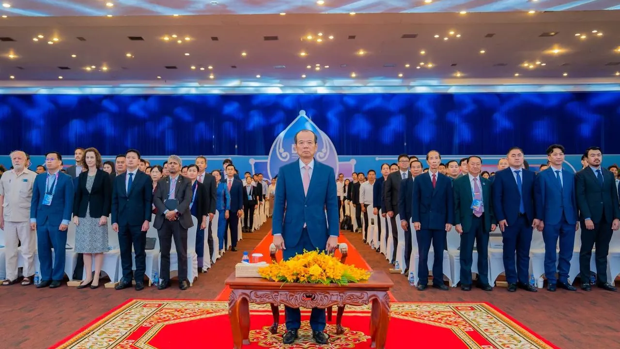 ក្រសួងប្រៃសណីយ៍កំណត់ពេល៦ខែ ដើម្បីលុបបំបាត់ស៊ីមខាតមិនមានអត្តសញ្ញាណត្រឹមត្រូវ