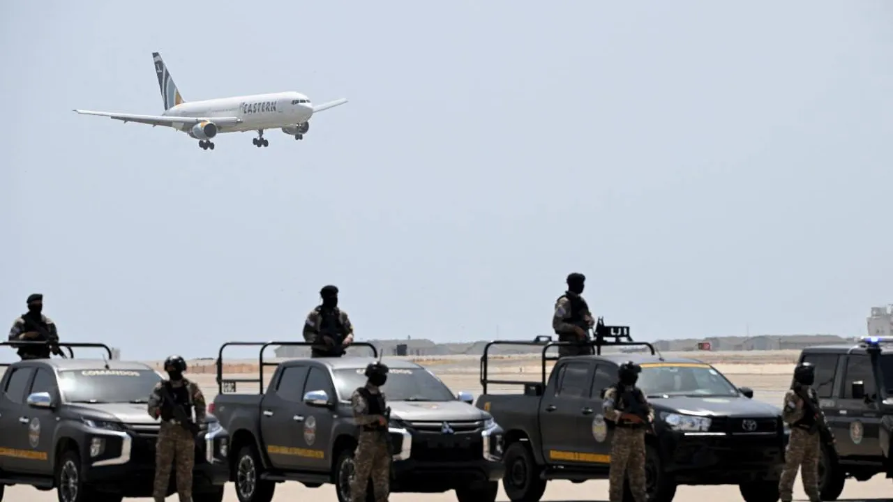 អាមេរិក ចាយ ១៤០ លានដុល្លារទិញយន្តហោះទុកនិរទេសជនអន្តោប្រវេសន៍ខុសច្បាប់