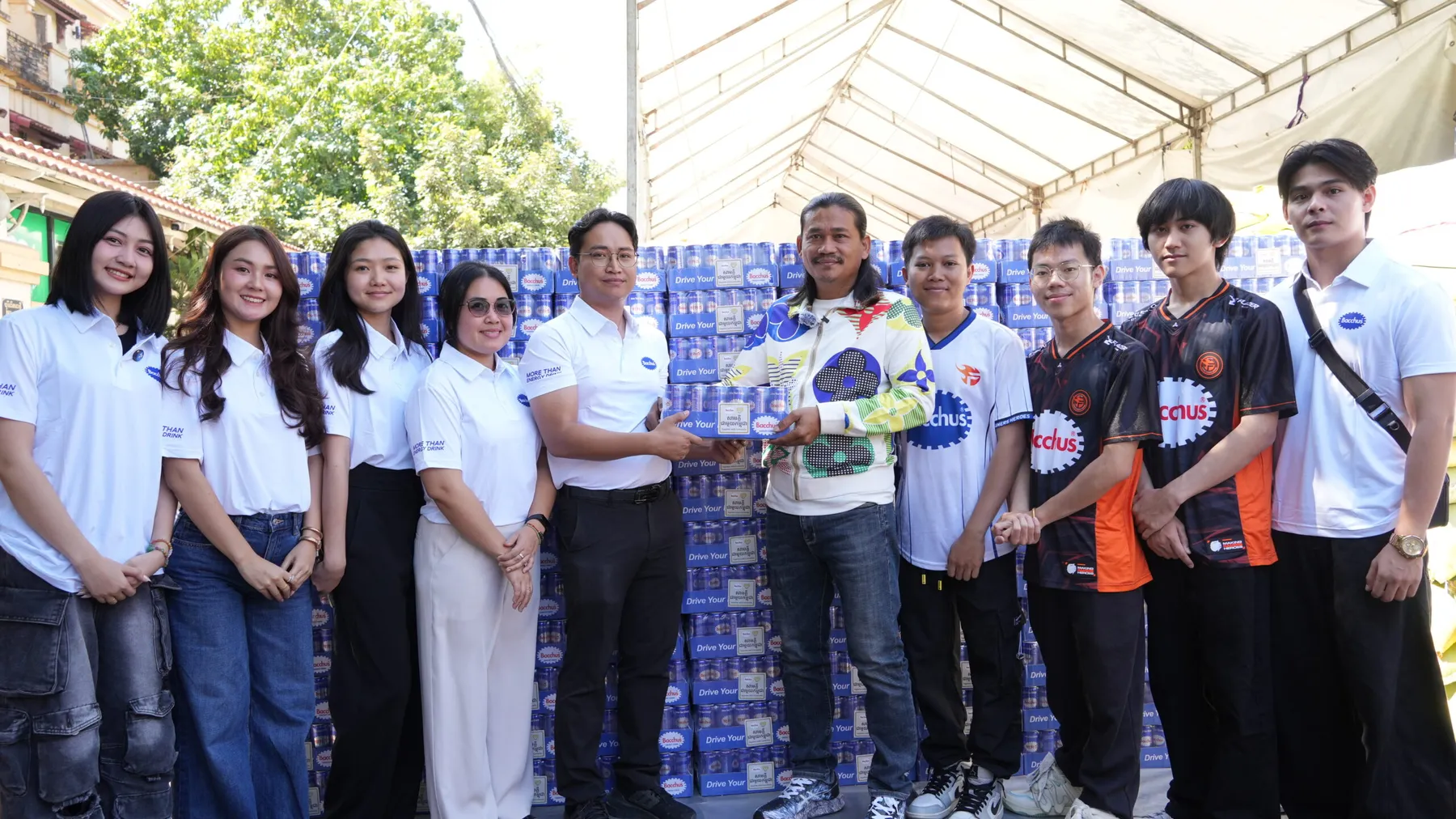 អរគុណទឹកចិត្ត! ឃើញវីដេអូបងៗភ្លាម បាកាសមិនបង្អង់ឧបត្ថម្ភភ្លែត តាមនាយពាក់មី ជូនវីរកងទ័ពជួរមុខលើកកម្លាំងចិត្តការពារមាតុភូមិ