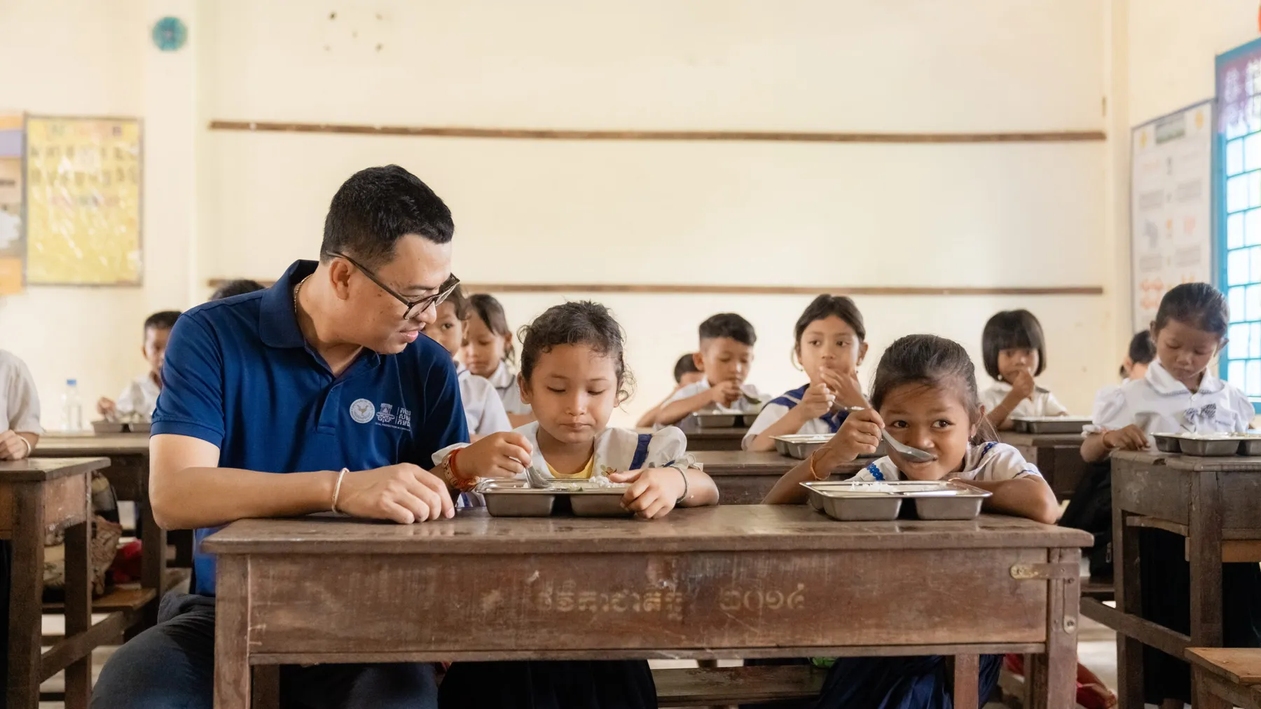 តាមរយៈប្រព័ន្ធគាំពារសង្គម សិស្សប្រមាណ ៣០ម៉ឺននាក់ បាននិងកំពុងទទួលបានការផ្ដល់អាហារពេលព្រឹក