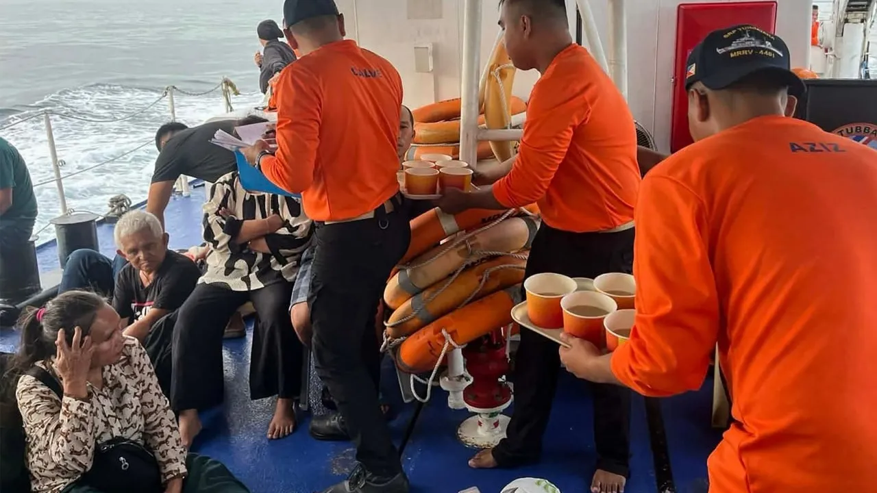 លិចសាឡាងហ្វីលីពីន ដឹកមនុស្ស ៣៥០នាក់, រកឃើញសព ១៥នាក់ហើយ