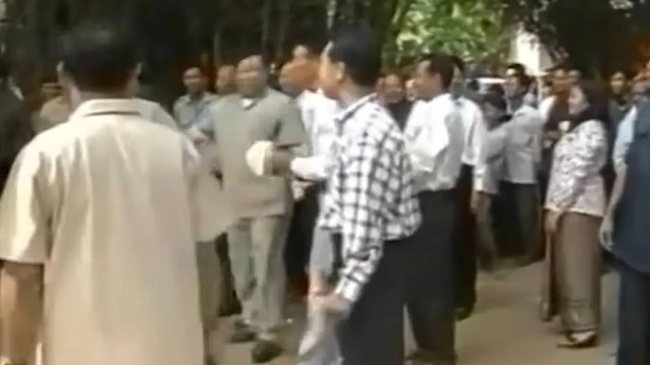 វីដេអូ៖ សម្តេច ជា ស៊ីម អញ្ជើញចូលរួមលេងល្បែងប្រជាប្រិយខ្មែរ ឆ្នាំ២០០០