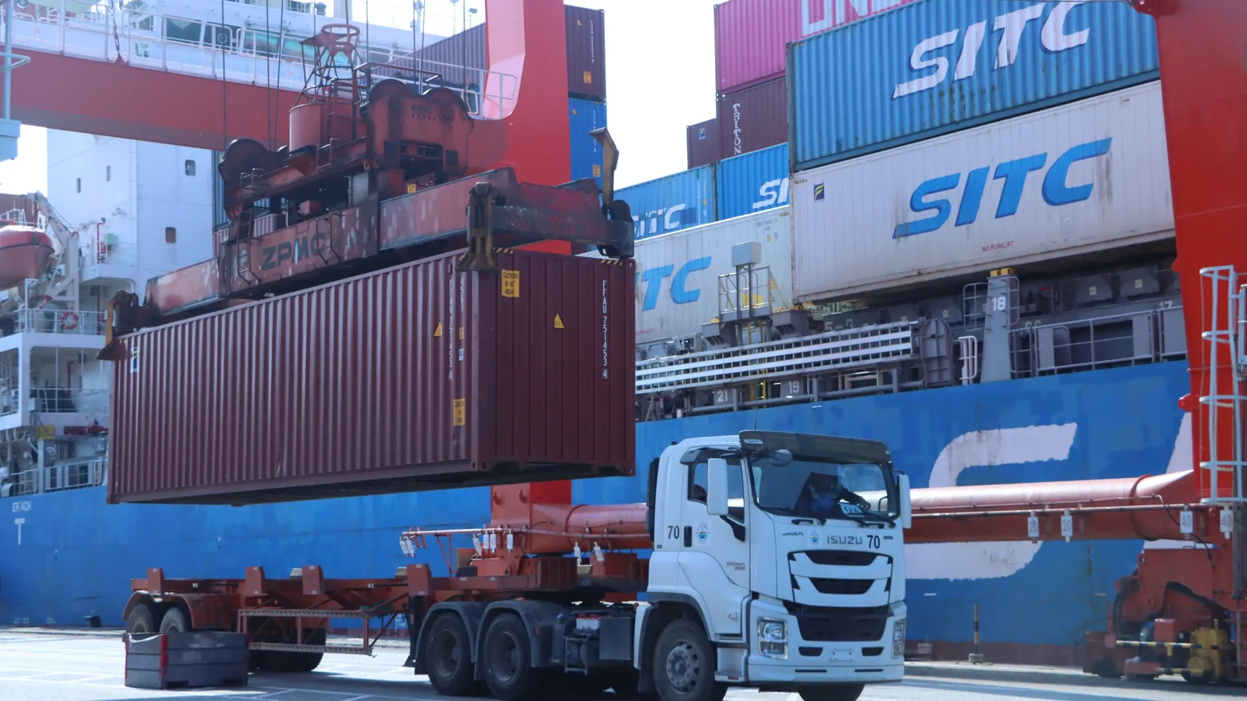 ការដឹកជញ្ជូនតាមសមុទ្រ កើនឡើង ៣០ភាគរយ ក្រោយជម្លោះព្រំដែនកម្ពុជា-ថៃ