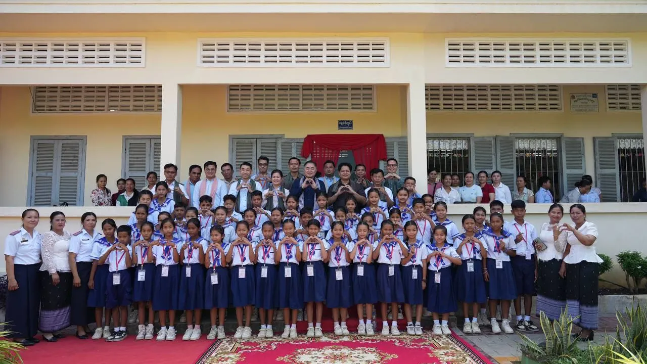 កម្មវិធីសិក្សាថ្នាក់មូលដ្ឋានគ្រឹះឌីជីថល នៅតាមសាលាបឋមសិក្សាគោលដៅ ១៨ទីតាំងបន្ថែម ក្រោមយន្តការគណៈកម្មាធិការជាតិជំរុញការអនុវត្តវិធានការគន្លឹះក្នុងវិស័យអប់រំ (គ.វ.អ.) របស់រាជរដ្ឋាភិបាល