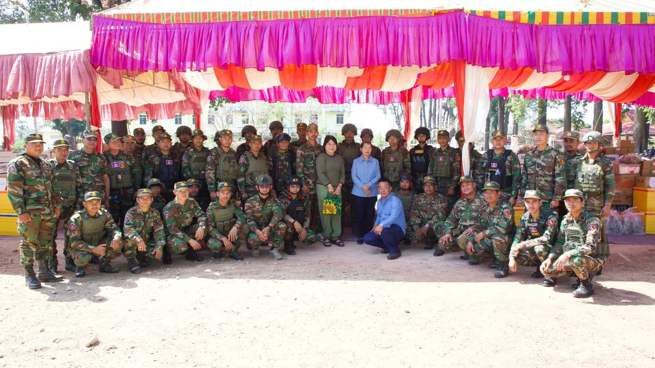 សម្តេច ម៉ែន សំអន យកឱកាសទិវាអន្តរជាតិនារីអញ្ជើញសួរសុខទុក្ខ​កងទ័ពភាគខាងជើងប្រទេស