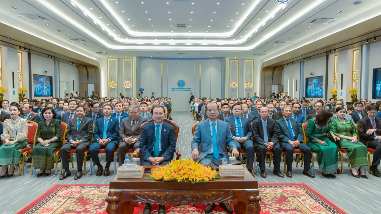 កម្ពុជាប្រកាសដាក់ឱ្យប្រើប្រាស់ជាផ្លូវការប្រព័ន្ធអេឡិចត្រូនិកចុះបញ្ជីផ្តល់ថ្នាំបង្ការ និងប្រព័ន្ធគ្រប់គ្រងព័ត៌មានមូលដ្ឋានសុខាភិបាល