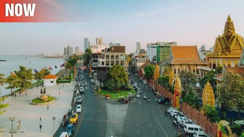 វត្តឧណ្ណាលោម គឺជាវត្តមួយក្នុងចំណោមវត្តទាំងប្រាំមួយ (វត្តកោះ, វត្ត លង្កា, វត្តព្រះពុទ្ធឃោសា, វត្តពាមផ្លុង, វត្តខ្ពបតាយ៉ង, និង វត្ត ឧណ្ណាលោម) ដែលកសាងឡើងក្នុងរជ្ជកាលព្រះបរមរាជាពញាយ៉ាត នា ពុទ្ធសករាជ ១៩៧៨ ត្រូវនឹងគ្រឹស្តរាជ ១៤៣៤។