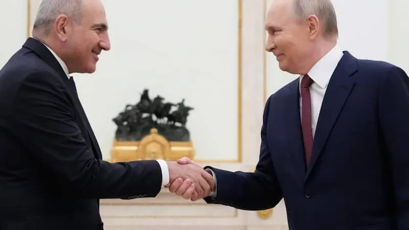 លោក ពូទីន ថា អាមេនី មិនអាចនៅអឺរ៉ុប និង ប្លុកសេដ្ឋកិច្ចអឺរ៉ាស៊ី ក្នុងពេលតែមួយ