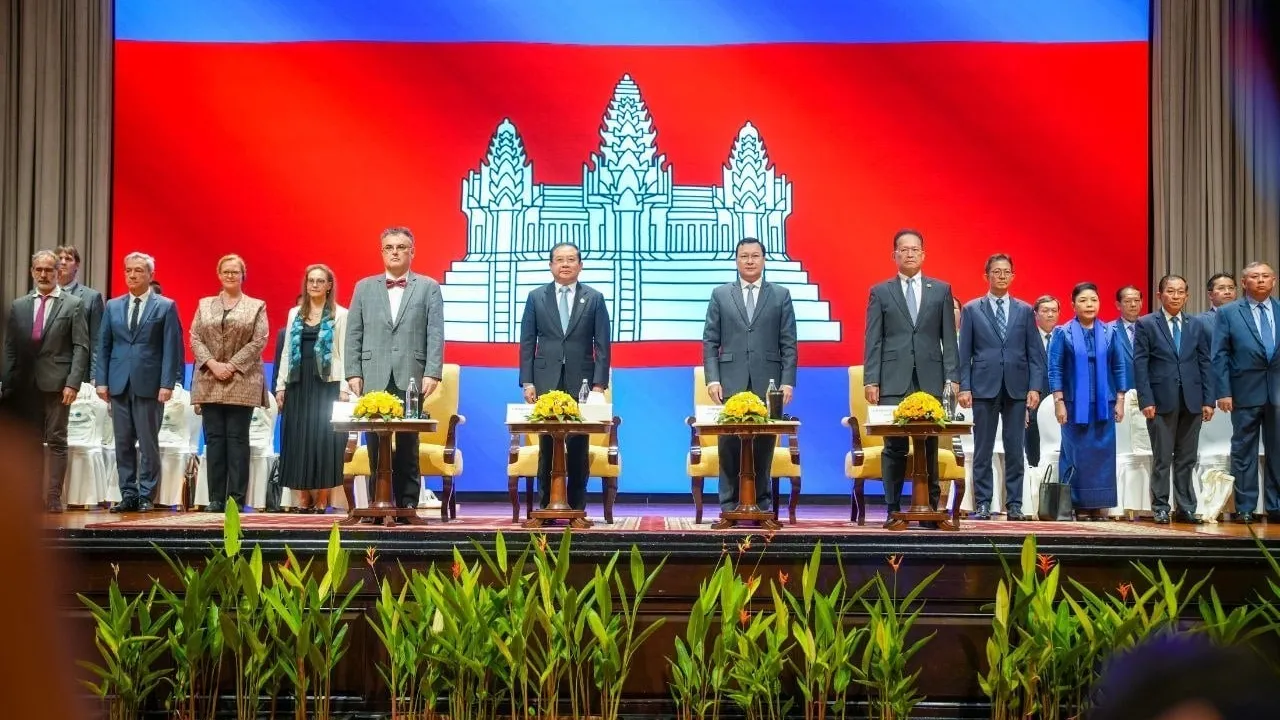 កម្ពុជាប្រារព្ធពិធីបើកព្រឹត្តិការណ៍សុខភាពតែមួយ