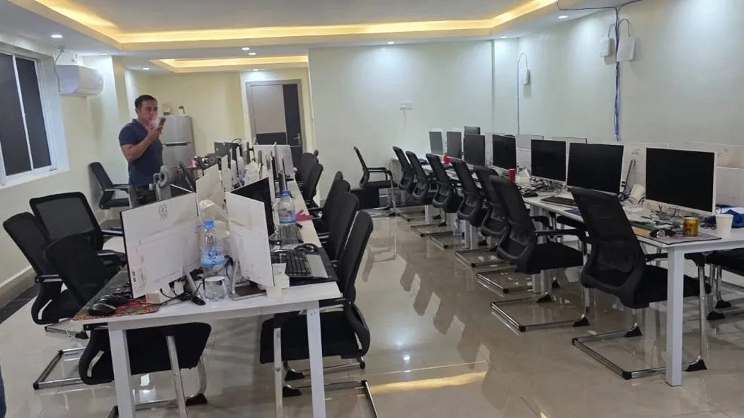 អាជ្ញាធរខេត្តព្រះសីហនុបើកប្រតិបត្តិការបង្ក្រាបបទល្មើសឆបោកតាមប្រព័ន្ធបច្ចេកវិទ្យាមួយកន្លែងឃាត់ខ្លួនជនបរទេស​១២១នាក់