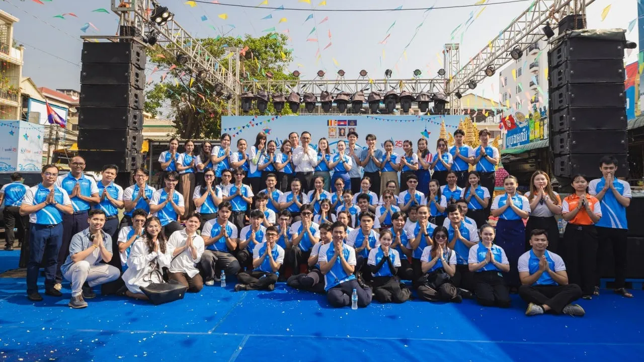 ក្រុមហ៊ុនទឹកពិសាវីតាល់ប្រារព្វកម្មវិធី “វីតាល់ស្រង់ព្រះ” ឆ្នាំទី៩នៅបរិវេណផ្សារទួលទំពូងបង្ហាញសេចក្តីកតញ្ញូ តបស្នងសងគុណជូនចាស់ជរាក្នុងឱកាសបុណ្យចូលឆ្នាំថ្មី