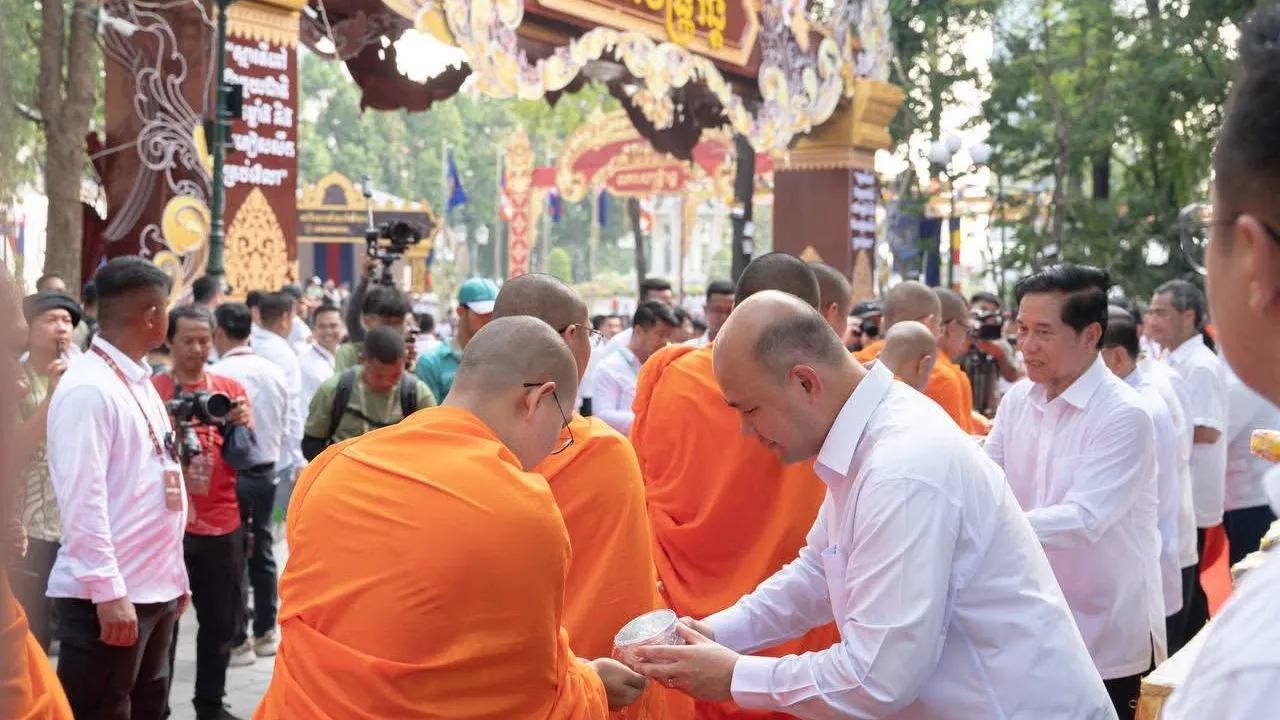 ឧបនាយករដ្ឋមន្ត្រី ហ៊ុន ម៉ានី៖ក្បួនដង្ហែព្រះពុទ្ធបដិមា និងប្រារព្ធកិច្ចស្រង់ព្រះ បង្ហាញពីការថែរក្សាប្រពៃណីដ៏ថ្លៃថ្លារបស់ជាតិ