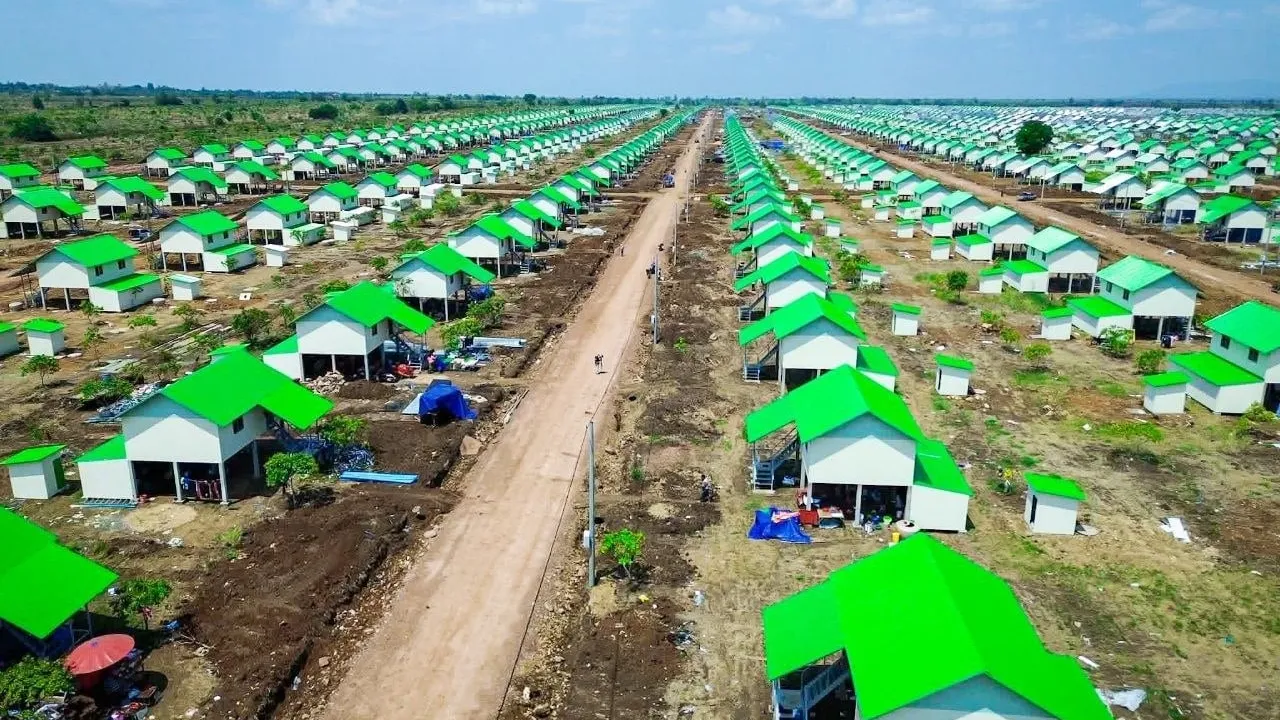 ជម្រកបណ្តោះអាសន្នជិត ៣ពាន់ខ្នងត្រូវបានប្រគល់ជូនគ្រួសារជនភៀសសឹក