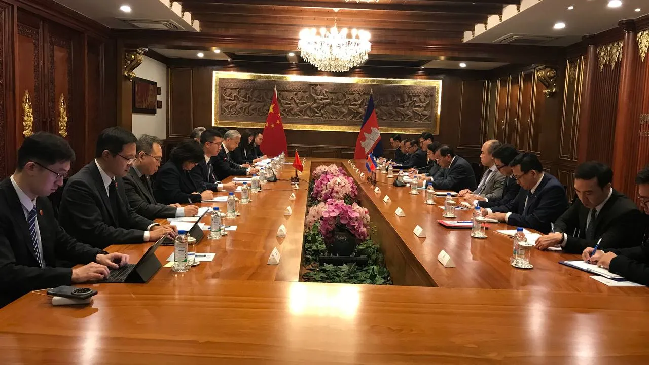 រដ្ឋមន្ត្រីការបរទេសកម្ពុជានិងចិន ប្រជុំទ្វេភាគីពង្រឹងនូវជំនឿទុកចិត្តទាំងខាងនយោបាយ ទាំងខាងយុទ្ធសាស្ត្ររវាងរដ្ឋាភិបាល គណបក្សទាំងពីរបានប្រកបទៅដោយជោគជ័យ