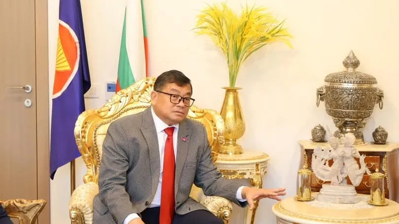 ឯកអគ្គរាជទូតកម្ពុជាប្រចាំប៊ុលហ្ការី ហៅការផ្សាយរបស់ The Wall Street Journal ដែលបានប្រើពាក្យ “Scambodia” គឺផ្ទុយពីវិជ្ជាជីវៈសារព័ត៌មាន ខ្វះតុល្យភាព និងការវិភាគបែបទទួលសំណូកពីប្រទេសណាមួយឬជនណាមួយ