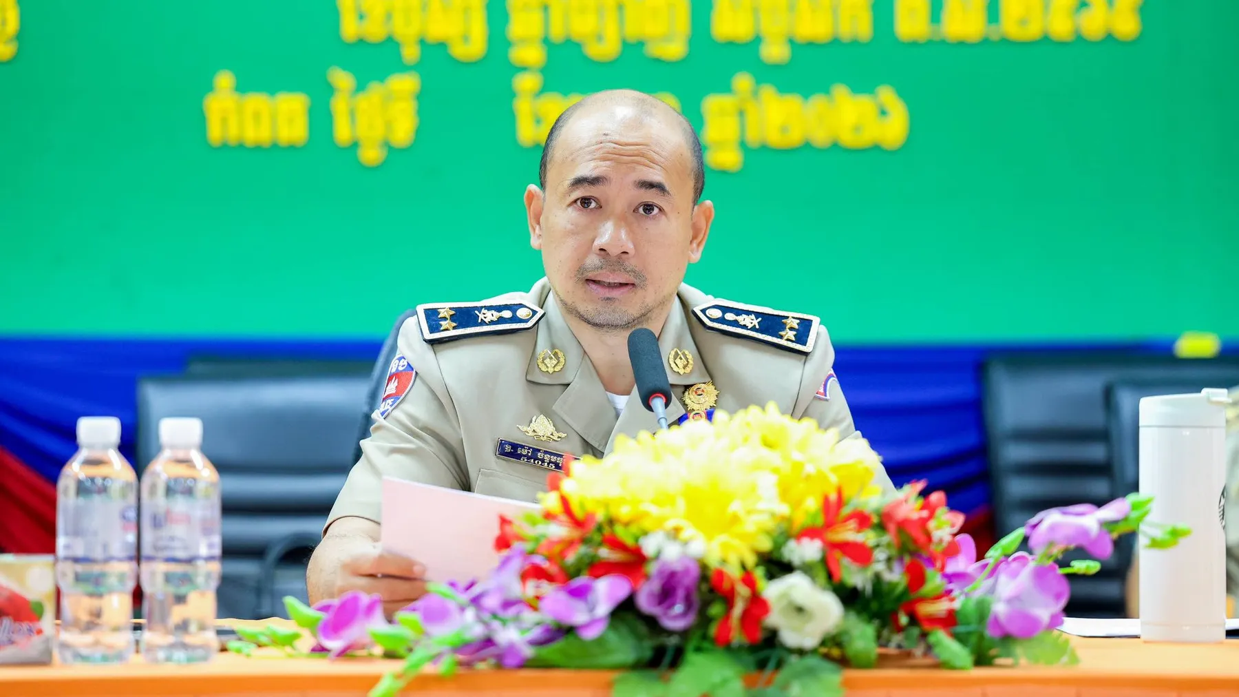មន្ត្រីប៉ូលិស និងអាវុធហេត្ថជាង៣០នាក់ ត្រូវបានចាប់ខ្លួនពីបទគប់គិតគ្នាលួចយកវត្ថុតាងពីអំពើឆបោកតាមអនឡាញ