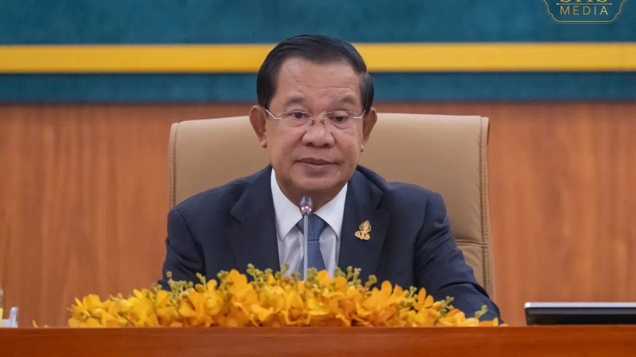 សម្តេចតេជោ៖ ក្នុងឋានៈជាប្រមុខរដ្ឋស្តីទី ខ្ញុំសូមរំលឹកដល់រាជរដ្ឋាភិបាល សូមកុំបើកការចរចាទ្វេភាគីណាមួយជាមួយថៃលើបញ្ហាសមុទ្រ និងសូមដើរត្រង់ទៅរកយន្តការច្បាប់សមុទ្រ ឆ្នាំ១៩៨២តែម្តង