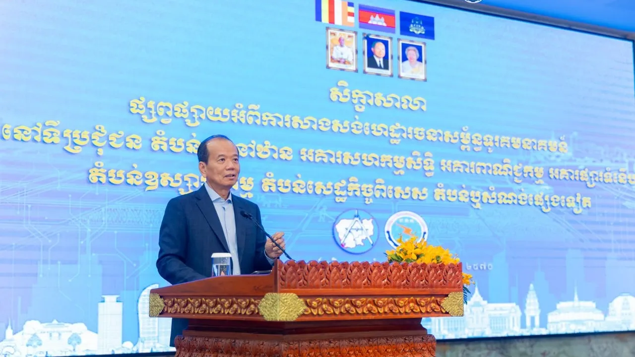 ឯកឧត្តមរដ្ឋមន្រ្តី ជា វ៉ាន់ដេត បានអញ្ជើញថ្លែងសុន្ទរកថាក្នុងពិធីបើកសិក្ខាសាលាផ្សព្វផ្សាយអំពី “ការសាងសង់ហេដ្ឋារចនាសម្ព័ន្ធទូរគមនាគមន៍នៅទីប្រជុំជន តំបន់លំនៅឋាន អគារសហកម្មសិទ្ធិ អគារពាណិជ្ជកម្ម អគារផ្សាទំនើប តំបន់ឧស្សាហកម្ម តំបន់សេដ្ឋកិច្ចពិសេស និងតំបន់ឬសំណង់ប្រហាក់ប្រហែលផ្សេងទៀត”