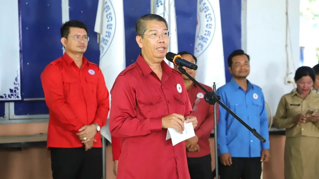 អំណោយសប្បុរសជនតាមរយៈកាកបាទក្រហមកម្ពុជាក្នុងឱកាសទិវា ៨ឧសភាត្រូវបានផ្តល់ជូន ប្រជាពលរដ្ឋងាយរង​​គ្រោះ​បំផុត ៥៣២គ្រួសារ រស់នៅក្នុងស្រុកសំរោងទង