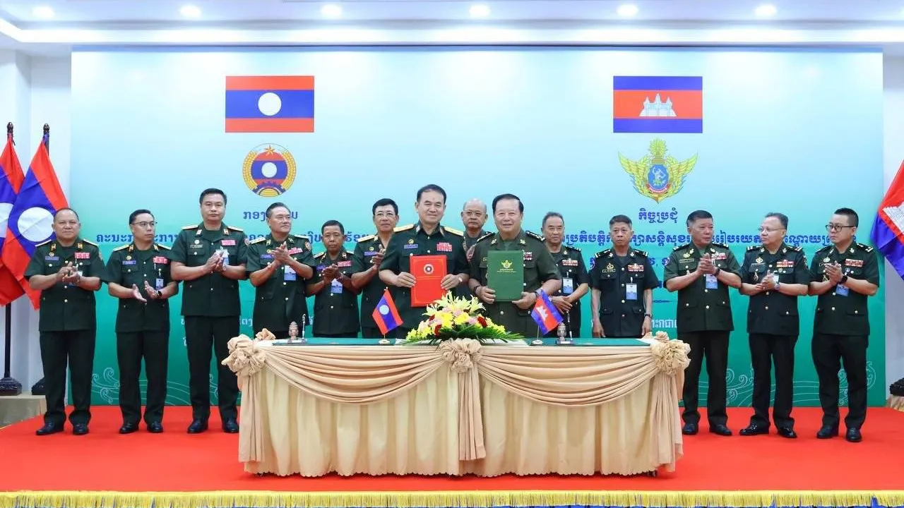 កងទ័ពកម្ពុជា-ឡាវ ប្តេជ្ញាបន្តពង្រឹងកិច្ចសហការក្នុងការថែរក្សាការពារសន្តិសុខតាមបណ្តោយព្រំដែននិងបញ្ចៀសឱ្យបានរាល់ការប៉ះទង្គិចគ្នាដោយអាវុធ