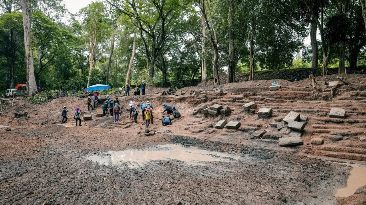 លទ្ធផលបឋមនៃកំណាយស្រាវជ្រាវបុរាណវិទ្យាស្រះបុរាណនៅខាងជើងក្រៅកំពែងព្រះបរមរាជវាំងក្រុងអង្គរធំ