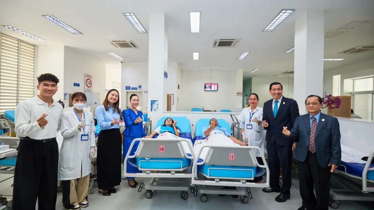 មជ្ឈមណ្ឌលជាតិផ្ដល់ឈាម ទទួលបានសម្ភារបរិក្ខារពេទ្យពីក្រុមហ៊ុន ទឹកពិសា វីតាល់