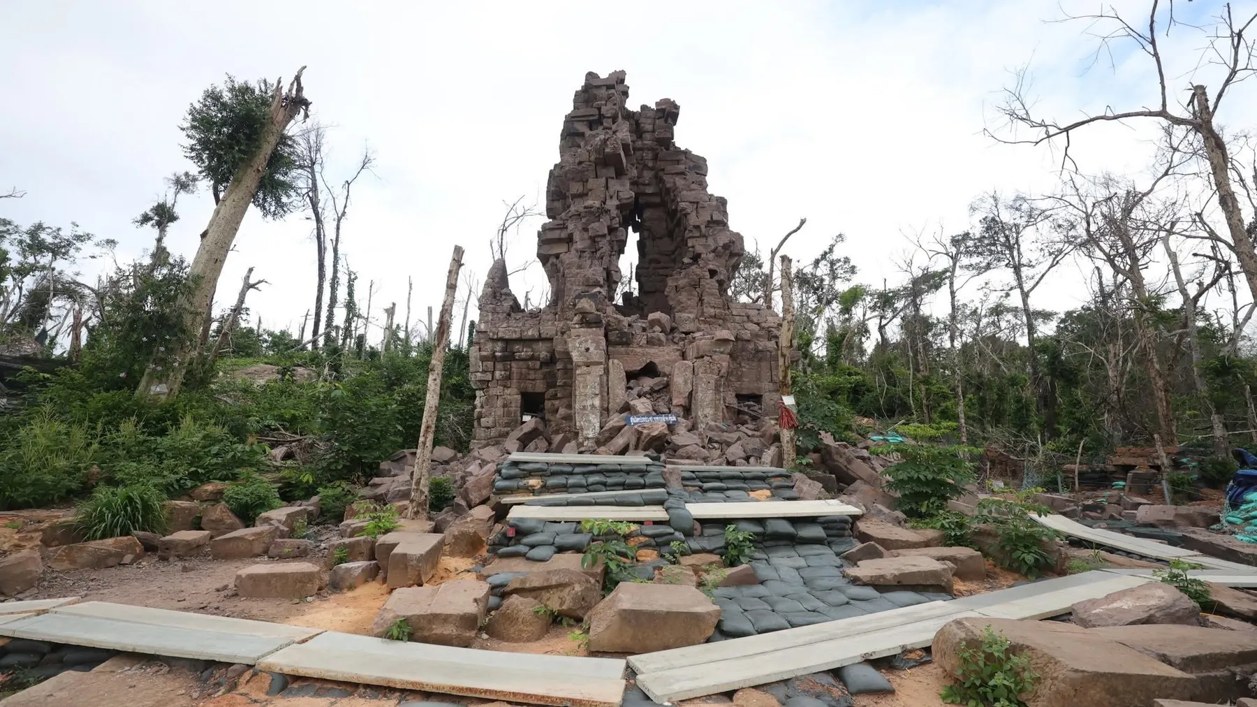 ថៃប្រឹងបង្អួតប្រាសាទតាក្របី និងភ្នំ៣៥០ ដែលឈ្លានពានបានពីកម្ពុជា