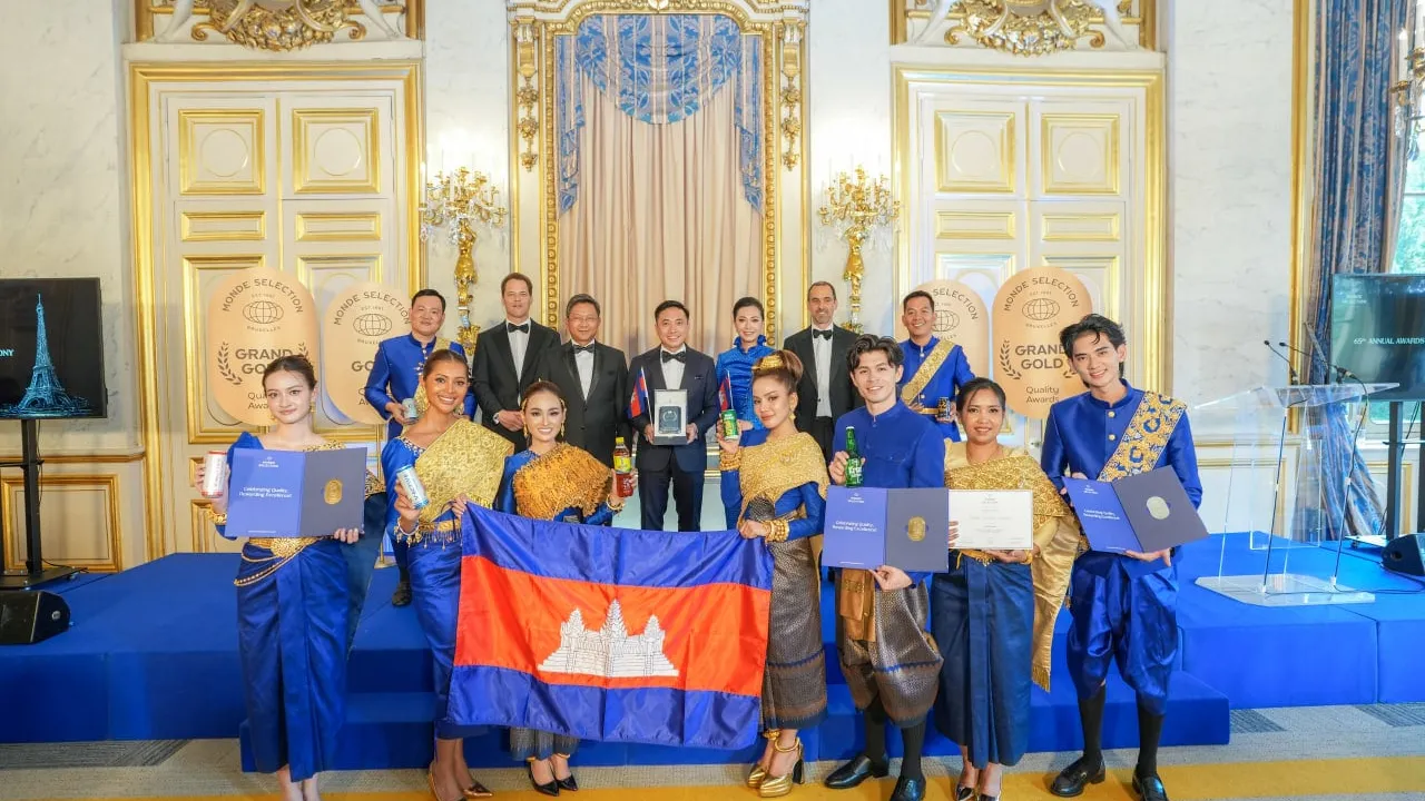 ក្រុមហ៊ុន វឌ្ឍនៈ នាំមោទនភាពកម្ពុជាទៅកាន់ប៉ារីស ទទួលមេដាយមាស២៣ ពានពេជ្រ៤ និងបង្ហាញសម្រស់វប្បធម៌ខ្មែរលើឆាកអន្តរជាតិ