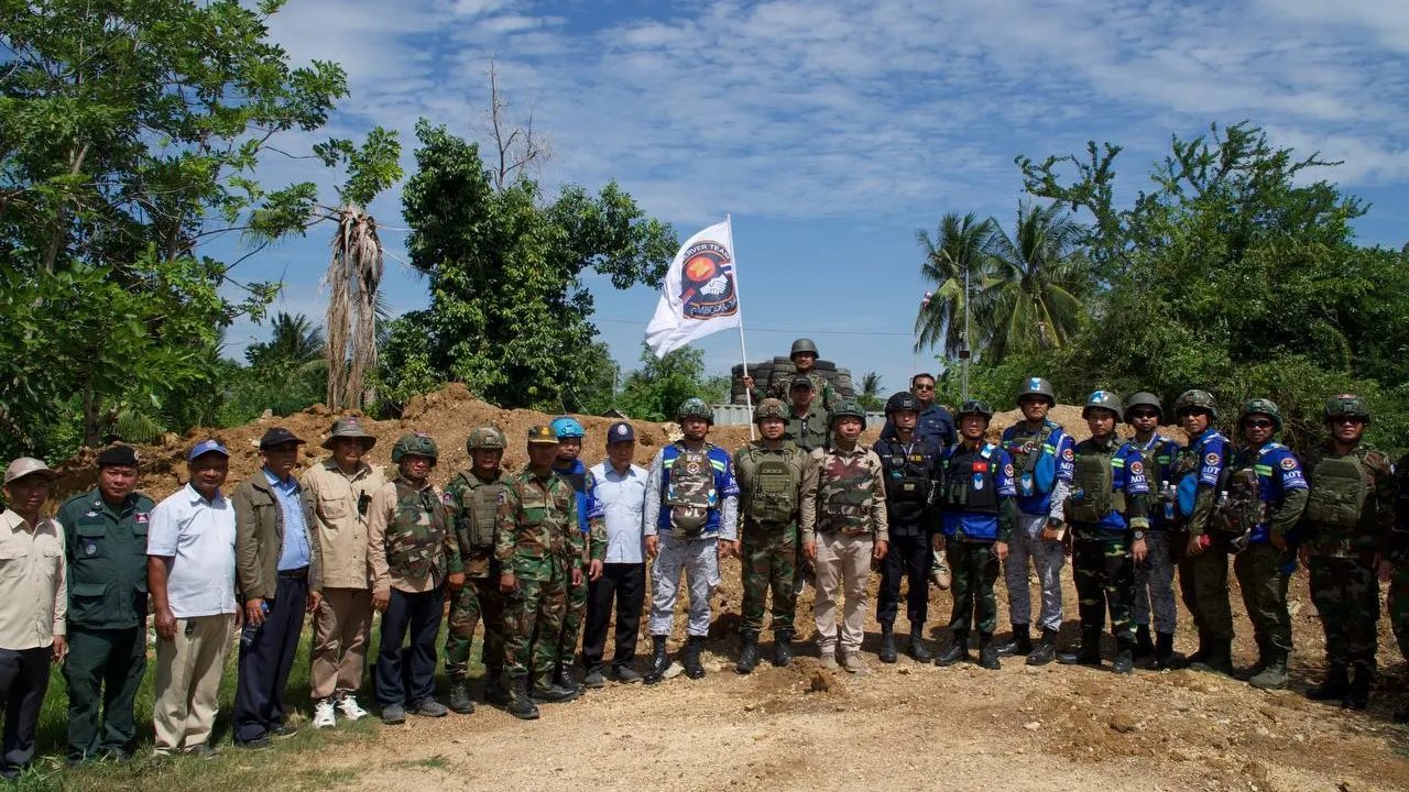 ក្រុមអ្នកសង្កេតការណ៍អាស៊ានចុះសង្កេតការណ៍ ផ្ទៀងផ្ទាត់ និងរាយការណ៍អំពីស្ថានភាពព្រំដែននៅភូមិព្រៃចាន់ ឃុំអូរបីជាន់ ស្រុកអូរជ្រៅ