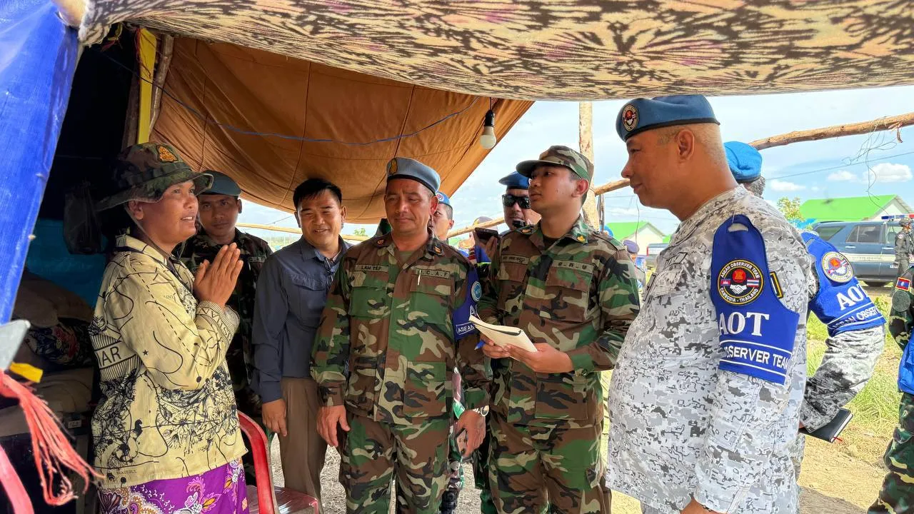 ក្រុមអ្នកសង្កេតការណ៍អាស៊ានចុះសង្កេតការណ៍ ផ្ទៀងផ្ទាត់ និងចុះសួរសុខទុក្ខដល់ជនភៀសសឹកនៅឃុំពង្រ ស្រុកចុងកាល់