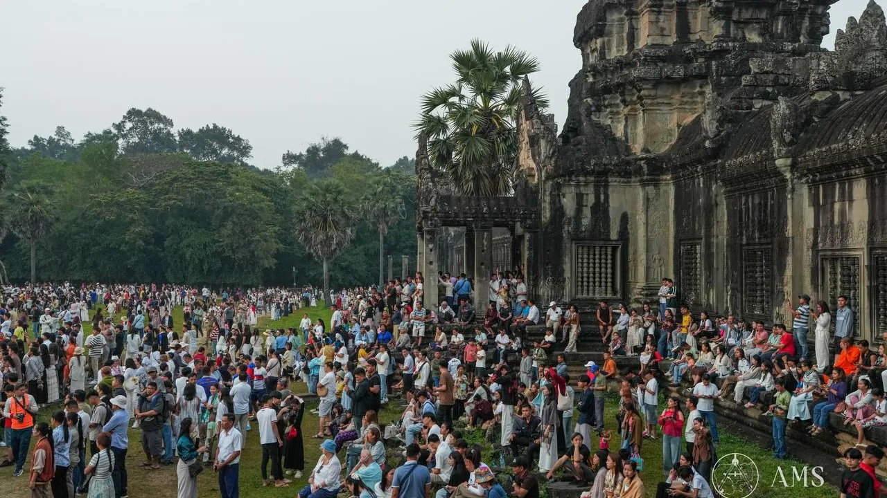 ទេសចរផ្ទៃក្នុងកើនឡើងខ្លាំង ខណៈភ្ញៀវបរទេសថយចុះ