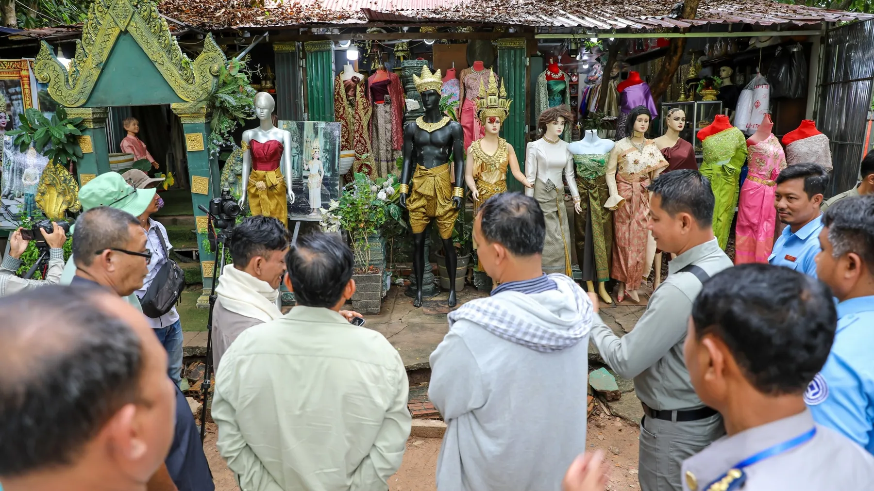 ភ្ញៀវទេសចរដែលប្រើសម្លៀកបំពាក់បុរាណខ្មែរខុសពីទម្រង់ដើម មិនអនុញ្ញាតឲ្យចូលទស្សនាតំបន់អង្គរឡើយ