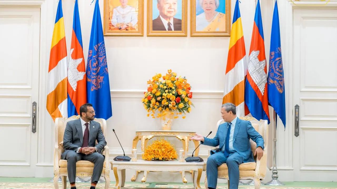 នាយក FBI អាមេរិក សរសើរកម្ពុជាលើការបង្ក្រាបបទល្មើសឆបោកតាមអនឡាញ