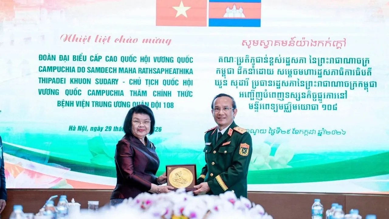 ប្រតិភូរដ្ឋសភាកម្ពុជា អញ្ជើញធ្វើទស្សនកិច្ចនៅមន្ទីរពេទ្យមជ្ឈិមយោធា១០៨ នាទីក្រុងហាណូយ ដើម្បីជំរុញលើវិស័យសុខុមាលភាព