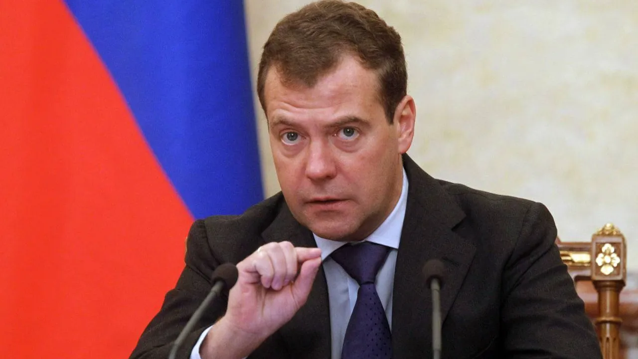 លោក Medvedev ថា លោកខាងលិច ខ្ចីដៃ អ៊ុយក្រែន ដើម្បីបំផ្លាញ រុស្សី