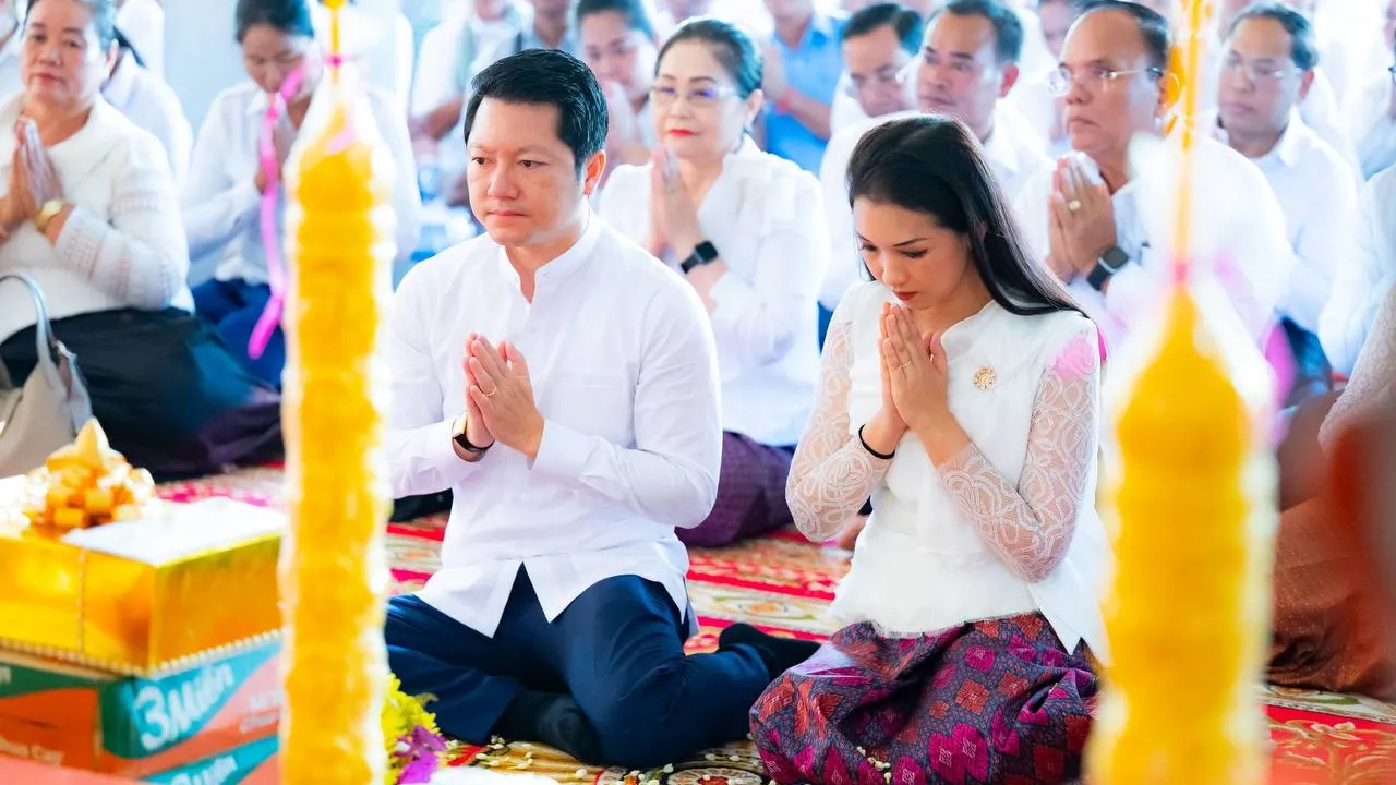 រដ្ឋមន្រ្តីក្រសួងអធិការកិច្ចប្រគេនទៀនវស្សា និងទេយ្យទានដល់ព្រះសង្ឃនៅខេត្តស្វាយរៀង