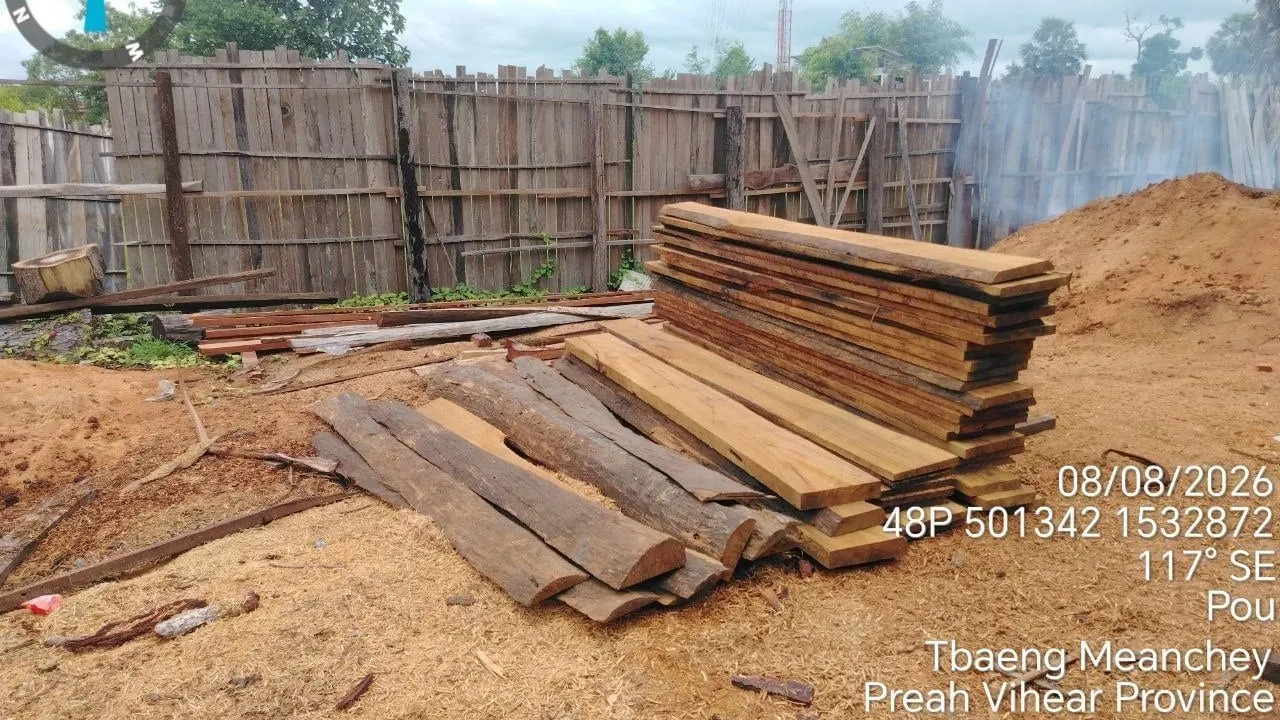 សមត្ថចិច្ចចុះបង្រ្កាបទីតាំងសិប្បកម្មកែច្នៃឈើខុសច្បាប់នៅខេត្តព្រះវិហារ