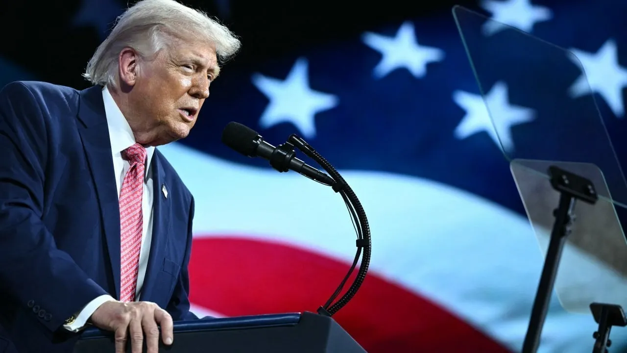លោក Trump ថា អ៊ីរ៉ង ប្រឈមជម្រើសពីរ គឺការដួលរលំសេដ្ឋកិច្ច និងរងការវាយប្រហារទ្រង់ទ្រាយធំ