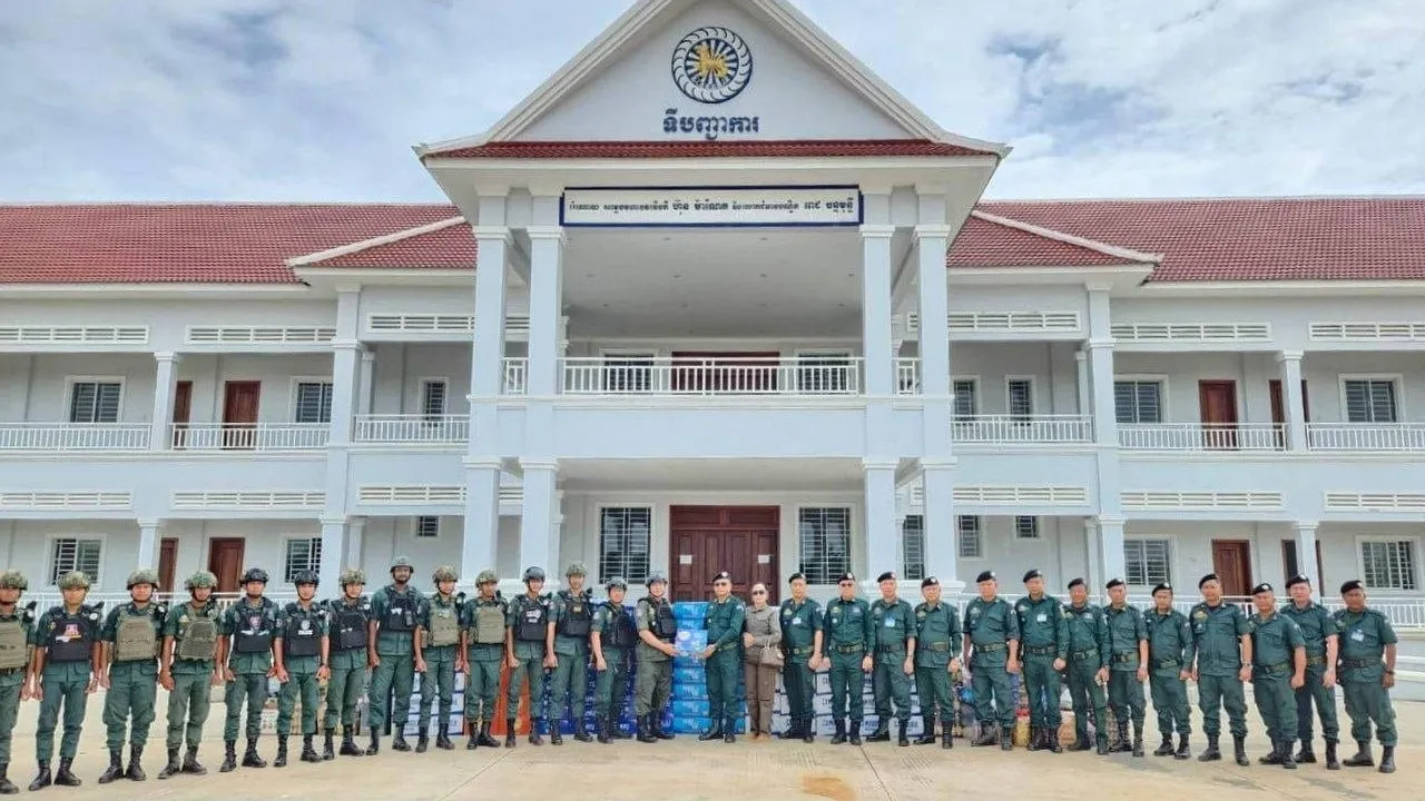 ស្នងការដ្ឋាននគរបាលខេត្តកំពង់ចាមអញ្ជើញសាកសួរសុខទុក្ខនិងនាំយកអំណោយទៅជូនវីរនគរបាលជួរមុខ