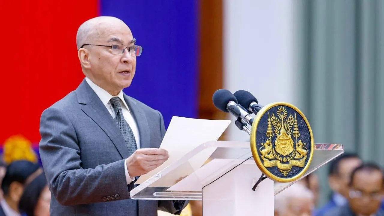 ព្រះមហាក្សត្រ កោតស្ញប់ស្ញែងវីរភាពថ្នាក់ដឹកនាំ និងកងទ័ពជួរមុខ ក្នុងការប្តូរផ្តាច់ការពារបូរណភាពនិងអធិបតេយ្យជាតិ