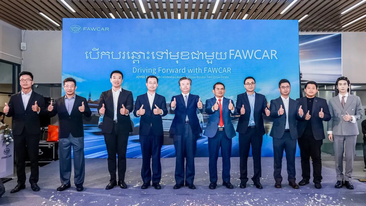 FAWCARបង្ហាញខ្លួនលើកដំបូងនៅកម្ពុជា៖ រថយន្តម៉ាក JOYEE S04 និង S08 បានដាក់លក់ដោយជោគជ័យ