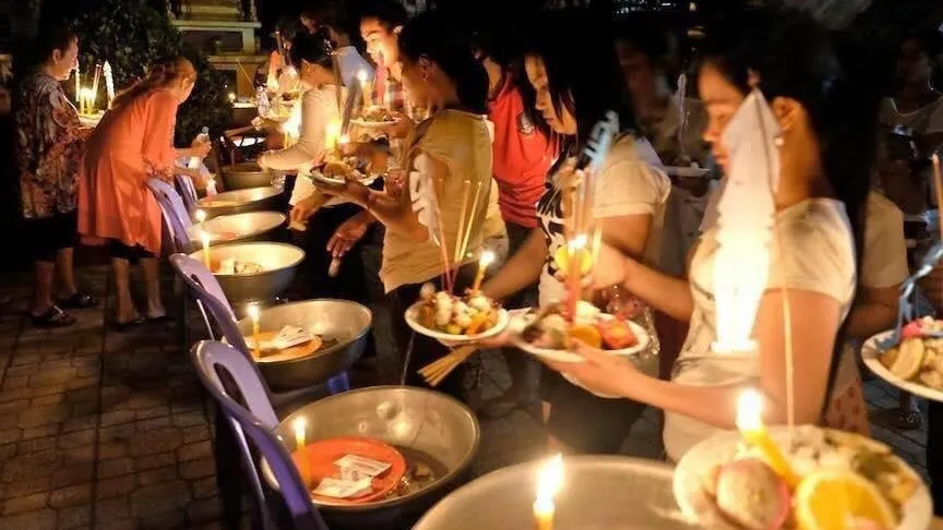 បុណ្យភ្ជុំបិណ្ឌ ក្រសួងធម្មការណែនាំឱ្យវត្តអារាមចែករំលែកទេយ្យទានជូនជនភៀសសឹក និងជនក្រីក្រ  