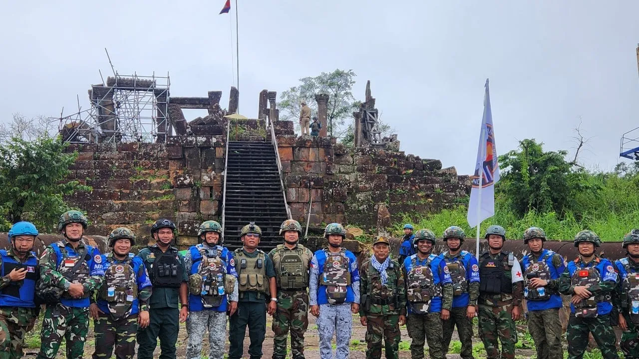 ក្រុមអ្នកសង្កេតការណ៍អាស៊ានចុះសង្កេតការណ៍ ផ្ទៀងផ្ទាត់ និងរាយការណ៍អំពីស្ថានភាពតាមបណ្តោយព្រំដែនកម្ពុជា-ថៃ នៅតំបន់ប្រាសាទព្រះវិហារ