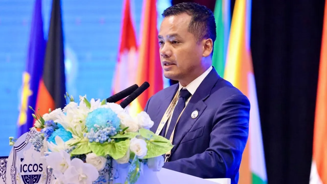 ឯកឧត្តមអភិសន្តិបណ្ឌិត ស សុខា រំលេចមូលហេតុចម្បង ៤ នាំឱ្យពិភពលោកមានកំណើន Online Scams និងប្រកាសគម្រោងបង្កើត មជ្ឈមណ្ឌលជាតិប្រឆាំងការឆបោកតាមប្រព័ន្ធបច្ចេកវិទ្យា!