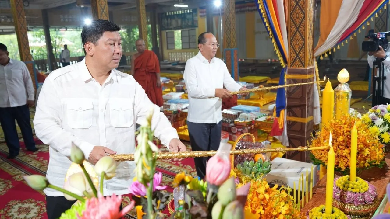ក្រុមការងាររាជរដ្ឋាភិបាលចុះមូលដ្ឋានខេត្តកំពត និងកែប អញ្ជើញកាន់បិណ្ឌវេនទី២
