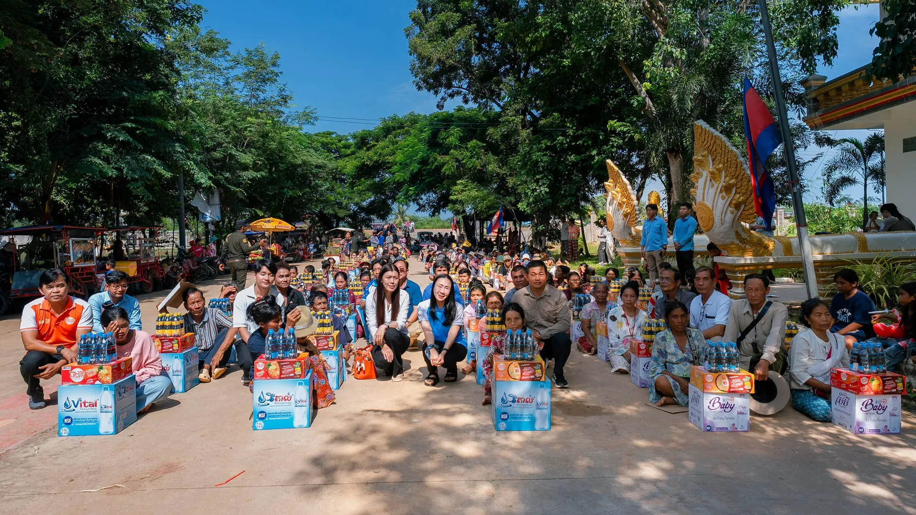 វីតាល់ បន្តសកម្មភាពមនុស្សធម៌ ចុះសួរសុខទុក្ខ និងចែករំលែកអំណោយ ជូនប្រជាពលរដ្ឋជិត ២,០០០គ្រួសារ ដែលរងផលប៉ះពាល់ដោយទឹកជំនន់ នៅក្រុងប៉ោយប៉ែត