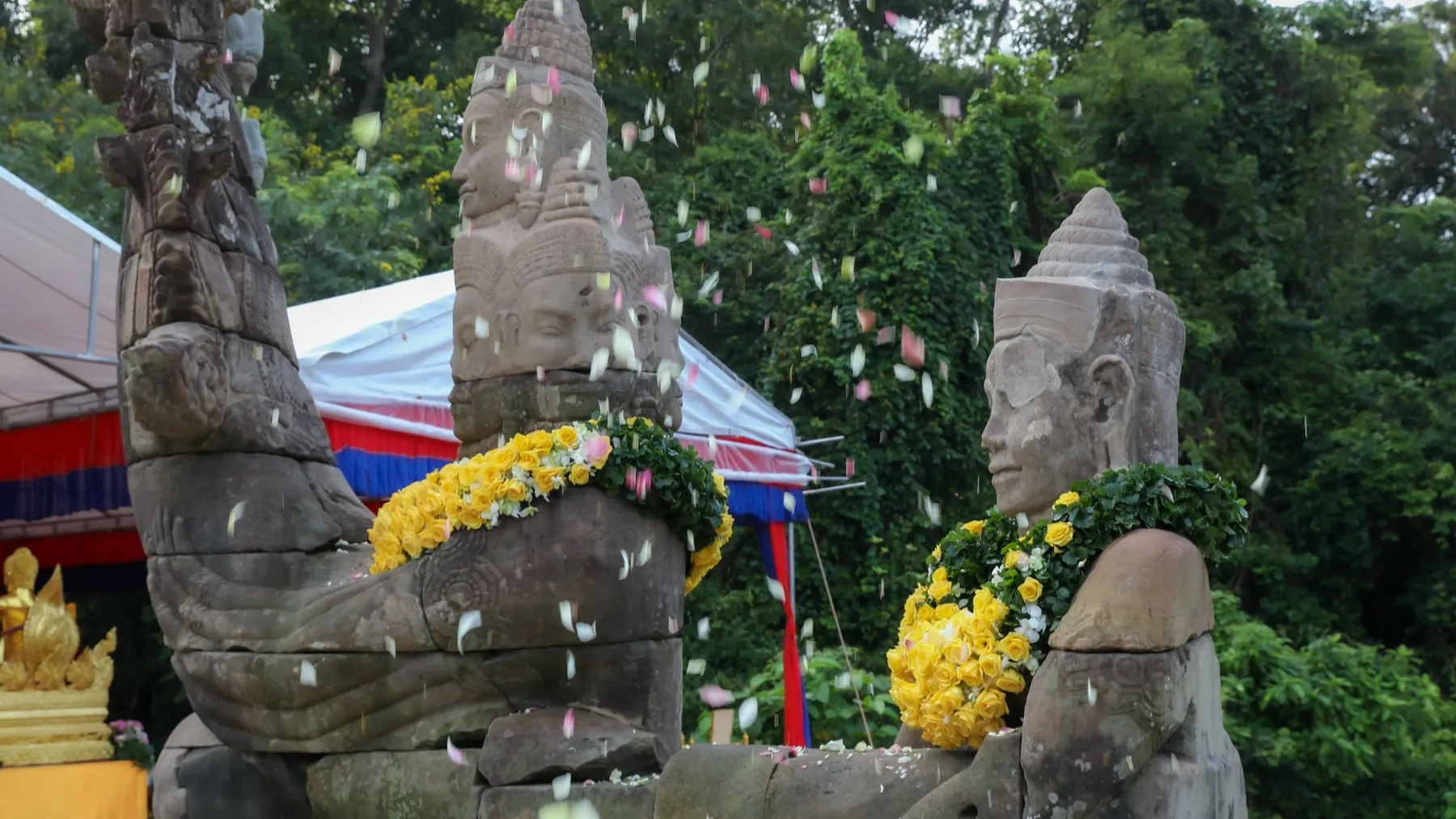 អាជ្ញាធរជាតិអប្សរា អញ្ជើញព្រលឹងដូនតាត្រឡប់មកទីតាំងដើមវិញ​ នៅខ្លោងទ្វារជ័យក្រុងអង្គរធំ