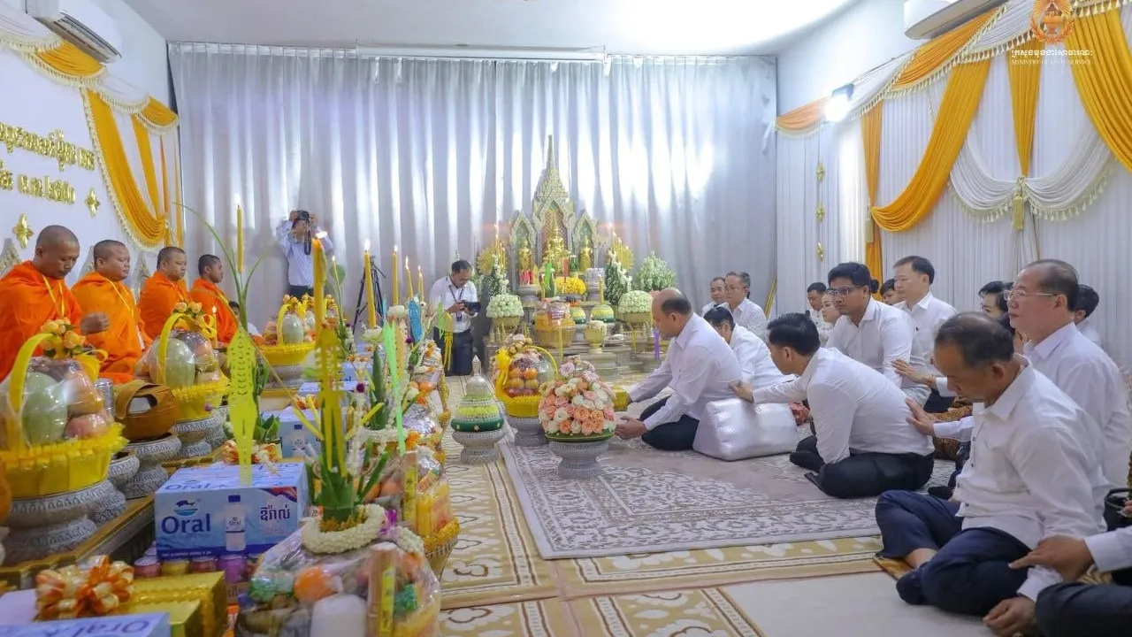 រាជរដ្ឋាភិបាលប្រារព្ធពិធីបុណ្យកាន់បិណ្ឌវេនទី៩ នៅសារមន្ទីរទួលស្លែង ដើម្បីឧទ្ទិសកុសលជូនវិញ្ញាណក្ខន្ធជនរងគ្រោះ