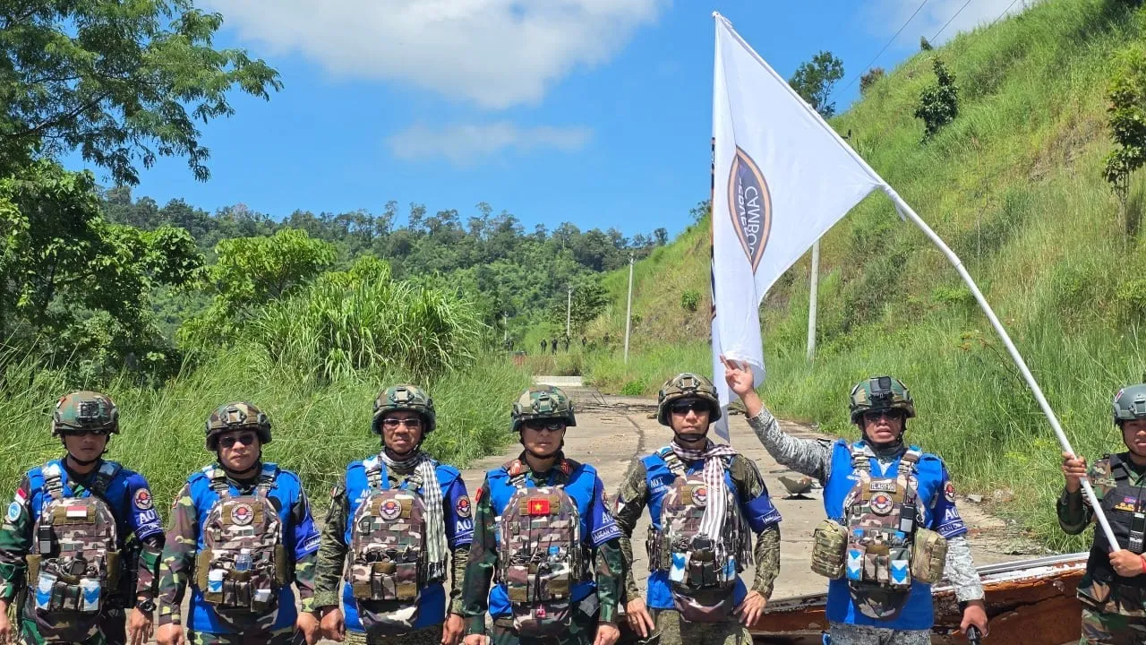 ក្រុមអ្នកសង្កេតការណ៍អាស៊ានចុះសង្កេតការណ៍ ផ្ទៀងផ្ទាត់ និងរាយការណ៍អំពីស្ថានភាពតាមបណ្តោយព្រំដែនកម្ពុជា-ថៃ នៅតំបន់ច្រកអានសេះ
